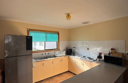 Tarwin Lower House | Cosy Beach House, 10 mins walk to beach, pet friendly