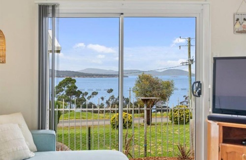 Primrose Sands House | Cosy Cabin, Big View !