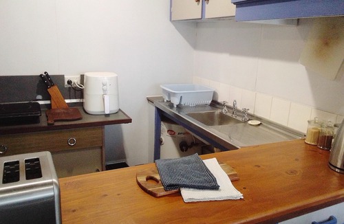 Margaret River Cabin | Cosy Cabin Hideaway - peaceful, comfy, close to nature, river and town.