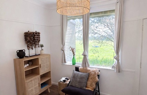 Bolong House | Cosy Coastal Retreat for Groups Sleeps 16 | Farm Stay + Firepit 🔥