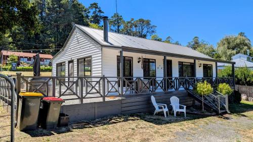 Daylesford House | Cosy & comfortable cottage in central Daylesford