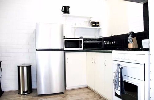 Leederville Apartment | Cosy Condo, 4 Min to City. Parking & WiFi. 2 BR.