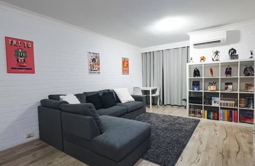 Leederville Apartment | Cosy Condo, 4 Min to City. Parking & WiFi. 2 BR.