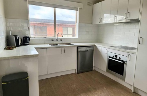 Williamstown Apartment | Cosy & Convenient Williamstown