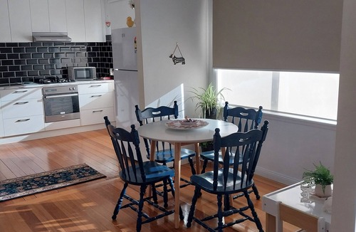 Corio House | Cosy Corio Gateway - 2 Mins to Spirit of Tasmania