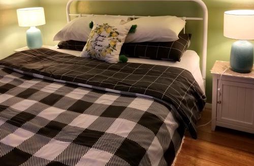 Corio House | Cosy Corio Gateway - 2 Mins to Spirit of Tasmania