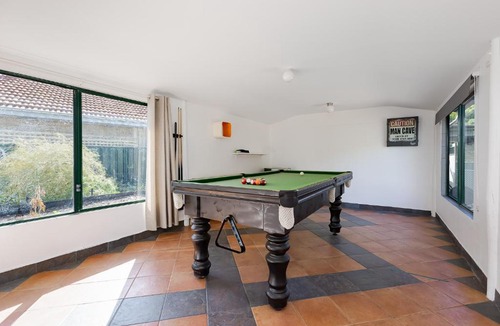 Hamilton Hill House | Cosy Corner Retreat Swan BnB Management