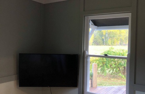 Ovens Cottage | Cosy cottage on the Ovens River and rail trail.