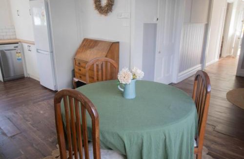Ballarat House | Cosy Cottage On Urquhart