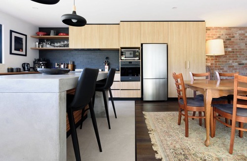 Launceston CBD House | Cosy Getaway with outdoor spaces
