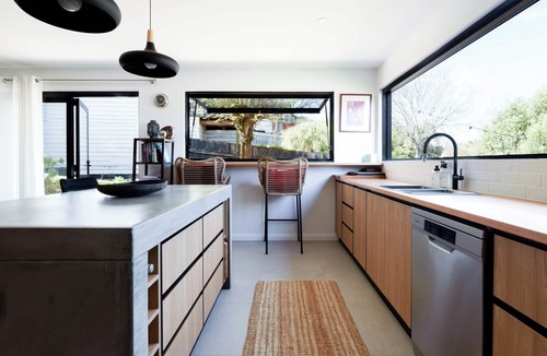 Launceston CBD House | Cosy Getaway with outdoor spaces