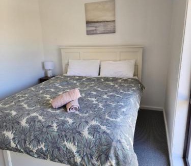 Garran House | Cosy Modern 3 Bedroom 2 Bathroom Home Near The Canberra Hospital