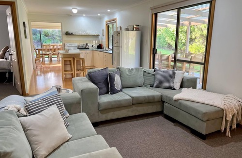 Waterhouse House | Cosy On Tobruk - Wi Fi - 45 Tobruk Ave