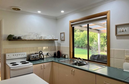Waterhouse House | Cosy On Tobruk - Wi Fi - 45 Tobruk Ave