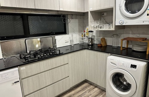 Kingswood House | Cosy & Pvt 1 Bedroom Studio with own backyard