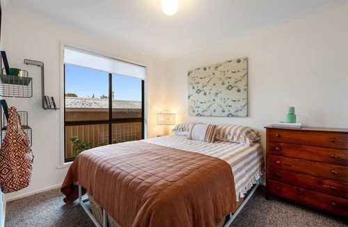 South Arm House | Cosy Shack - Steps from Beach