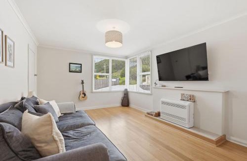Dynnyrne House | Cosy South Hobart Getaway
