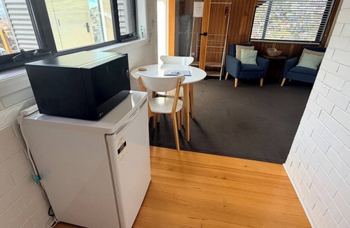 South Hobart Apartment | Cosy Studio in South Hobart, close to major attractions, with bush surroundings.