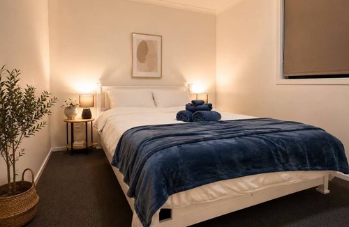 East Albury Apartment | Cosy & stylish 2BR | Your home base in East Albury