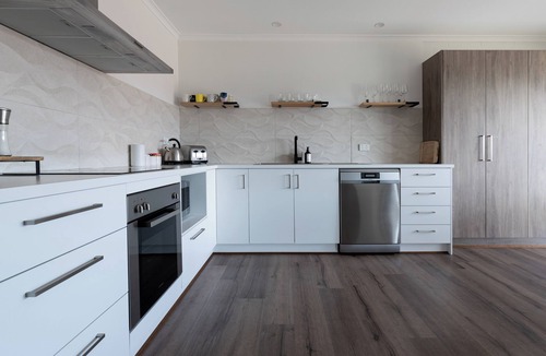 South Launceston House | Cosy & Sweet: Near the City, WiFi & Parking