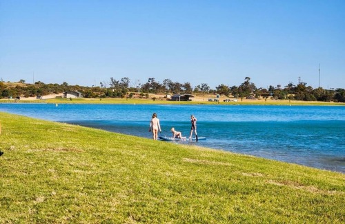 Ouyen House | Cosy three bedroom house Front Lake Ouyen
