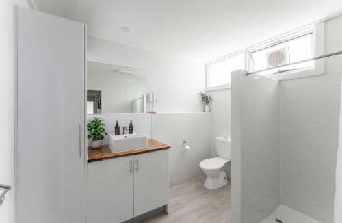 Montello Apartment | Cosy Unit With a Sea View