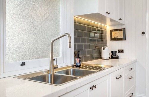 West Hobart Apartment | Cosy Upgraded Character Home in Leafy West Hobart