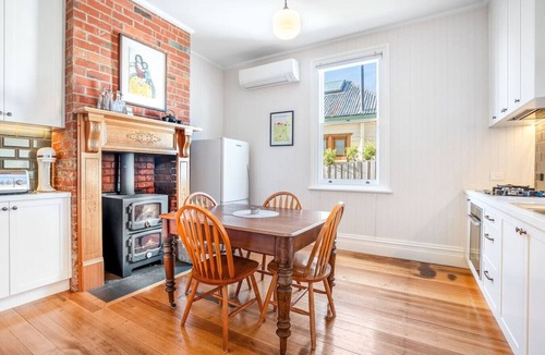 West Hobart Apartment | Cosy Upgraded Character Home in Leafy West Hobart