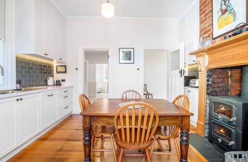 West Hobart Apartment | Cosy Upgraded Character Home in Leafy West Hobart