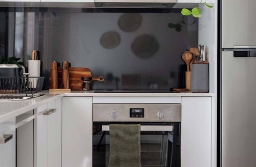 Preston Beach House | Cosy Winter Retreat Fire, Tea & Sauna