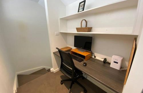 O'Connor House | Cosy Work From Home Townhouse 10 Mins From City - Hosted by CanStay