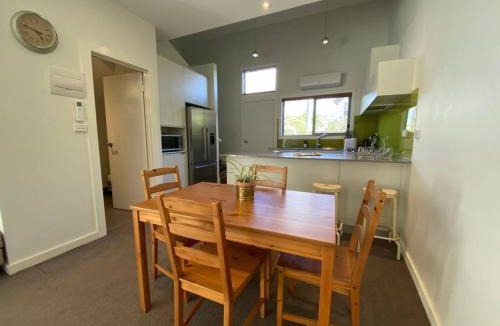 O'Connor House | Cosy Work From Home Townhouse 10 Mins From City - Hosted by CanStay