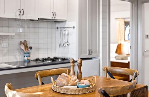 Portarlington House | Coton Cottage on the waterfront