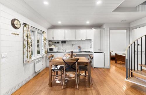 Portarlington House | Coton Cottage on the waterfront - Ocean views