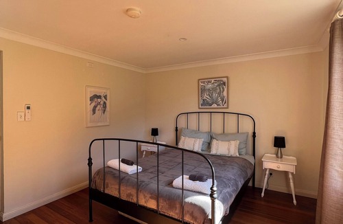 Wollombi House | Cottage 2 close to 4 wedding venues and town centre