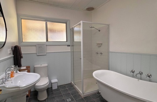 Wollombi House | Cottage 2 close to 4 wedding venues and town centre