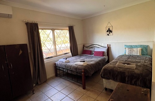 Wollombi House | Cottage 2 close to 4 wedding venues and town centre