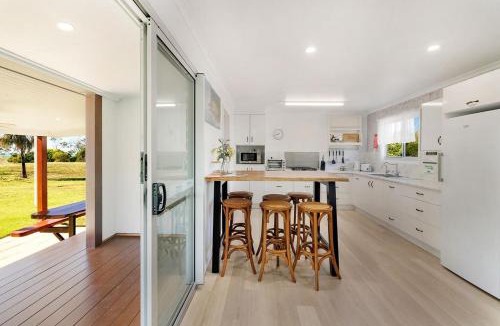 Curtis Island Villa | Cottage 4 Cape Keppel Beach