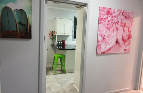 Redwood Park House | Cottage BNB near the hill