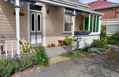 Hobart Central Business District Cottage | COTTAGE ON KING STREET SANDY BAY