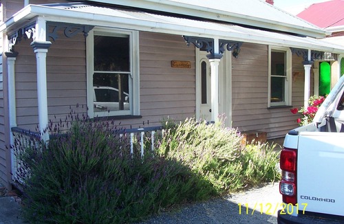 Hobart Central Business District Cottage | COTTAGE ON KING STREET SANDY BAY