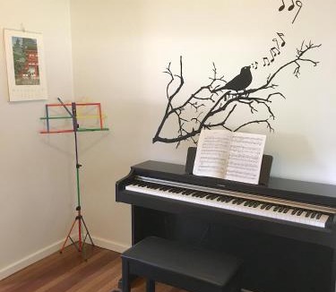 Singleton Heights House | Cottage with Piano, Books & Games in the Hunter