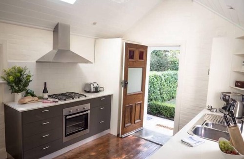 Orange Cottage | Cottage79, Central Heritage Area