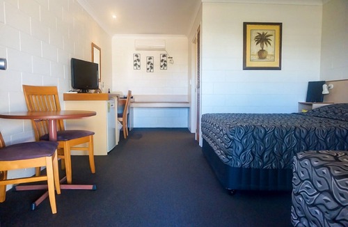 Ayr Hotel | Country Ayr Motel