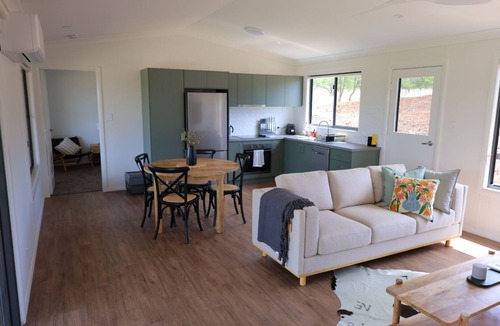 Terramungamine Cottage | Country Charm with City Comforts