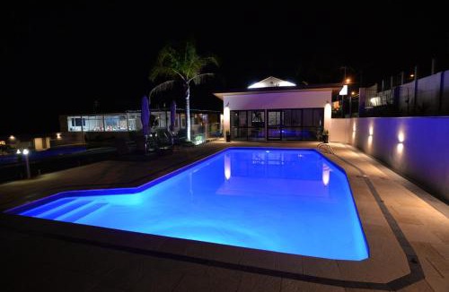 Centennial Park Hotel | Country Comfort Amity Motel