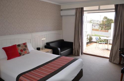 Centennial Park Hotel | Country Comfort Amity Motel