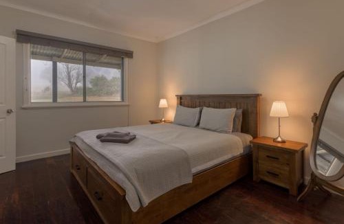 Frankland River House | Country Cottage - Frankland River Retreat -Private Peaceful