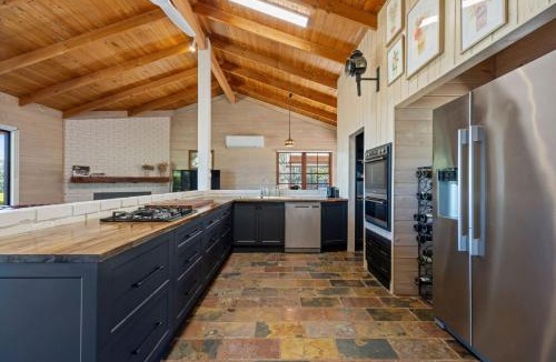 Bridge Creek House | Country Escape - 3BR Home with Panoramic Views