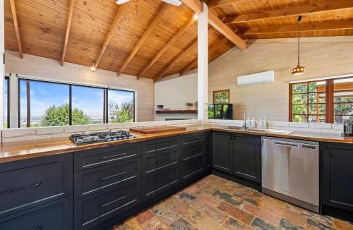 Bridge Creek House | Country Escape - 3BR Home with Panoramic Views